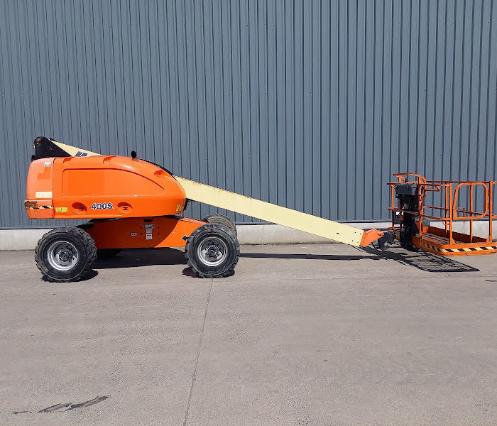 nacelle télescopique diesel d'occasion JLG 400S hauteur 15M