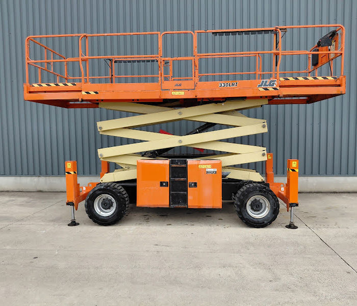 nacelle ciseau d'occasion diesel JLG 330LRT hauteur de travail 12M