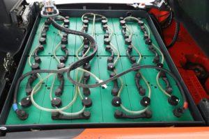 chariot électrique Linde E-20-L-02 (386) capacite 2000 KG trois roues jumelée mat duplex 3140MM