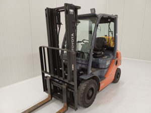 Chariot d'occasion gaz TOYOTA 02-8FGF30 mat triplex 6000MM