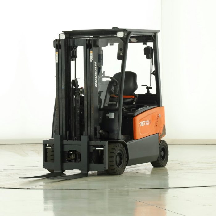 chariot d'occasion électrique Doosan B-16-X-7/ 4 roues mat triplex 4000mm capacité 1600kg